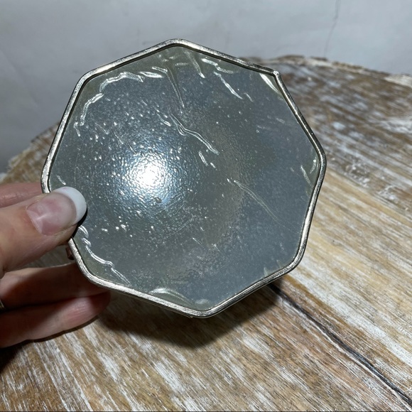 Vintage Glass Floral trinket box - Picture 11 of 11